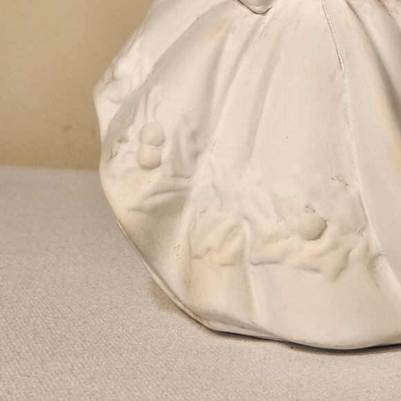 Vintage Diy Unpainted Ceramic Bisque Winter Christmas Caroler Lady Planter - Picture 15 of 16